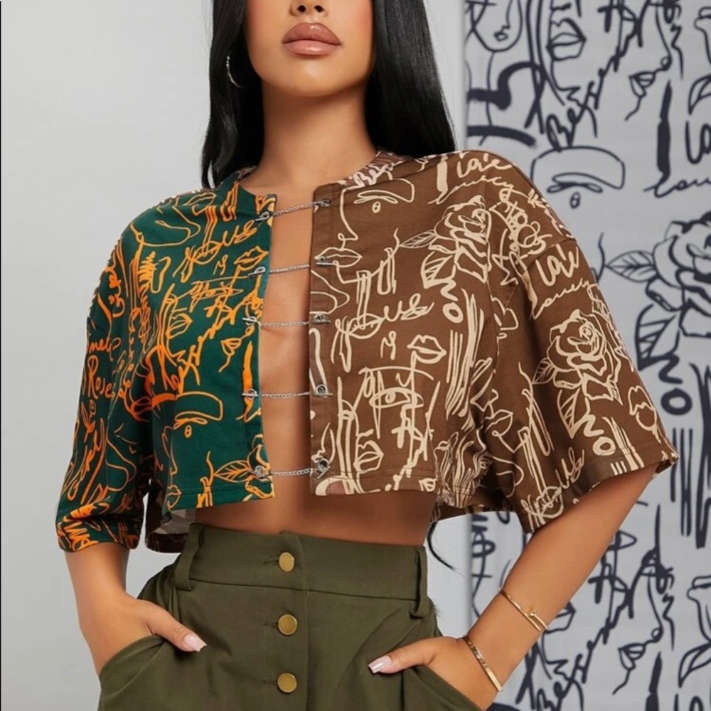 Super Cute Graphic Chain Crop Top😍